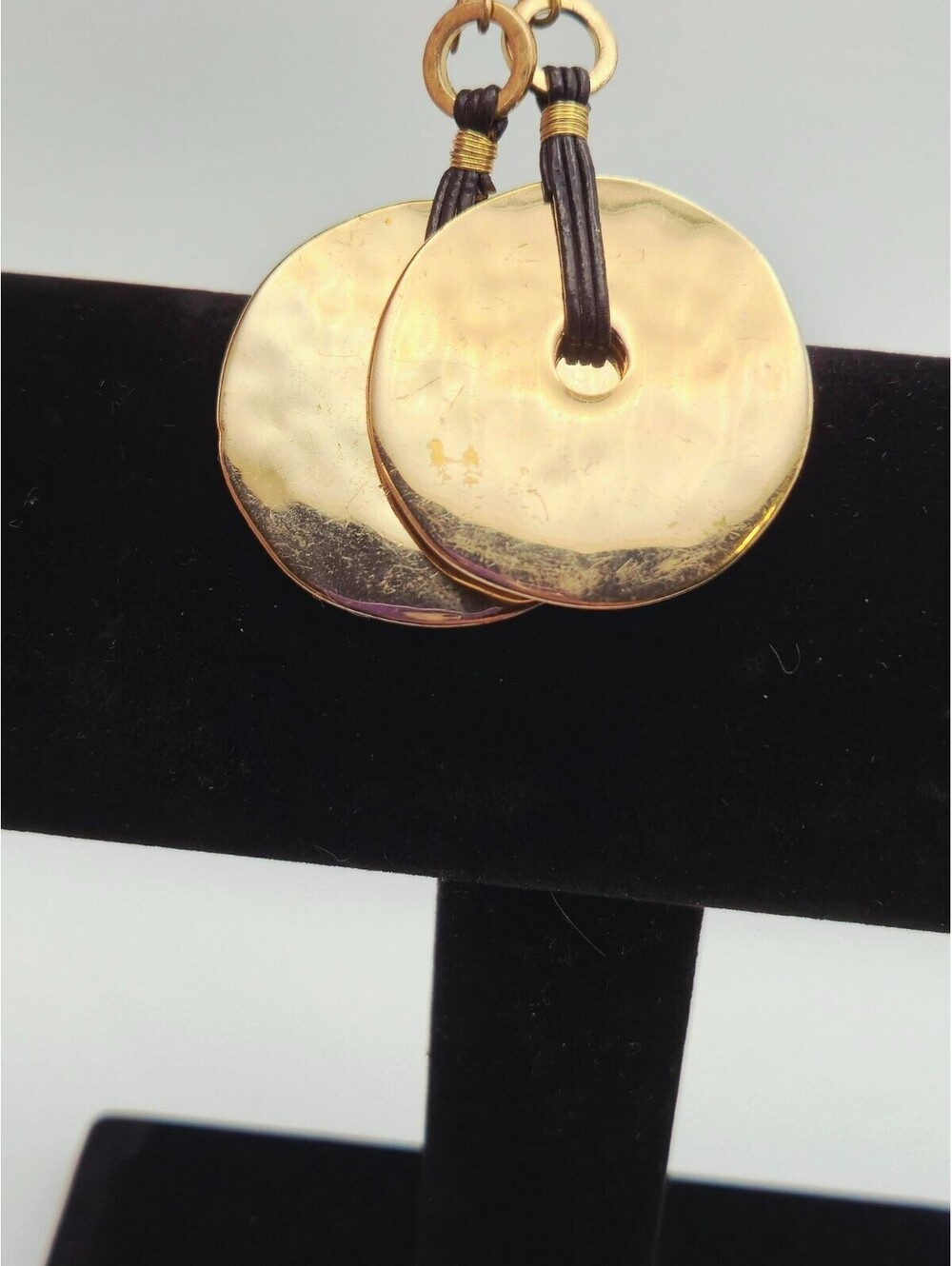 RLM Studio Robert Lee Morris Gold Tone Hammered Disc Drop Earrings Vintage Cord - Picture 3 of 3